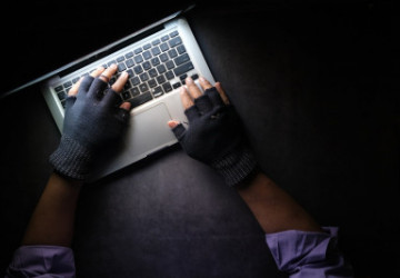 Identity Thieves and Credit Card Scammers Stalk U.S. Consumers