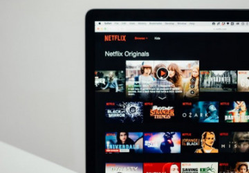 Is Netflix Crumbling?