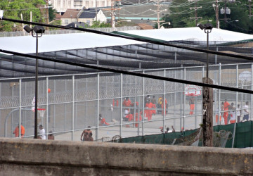 Overcrowded Prisons Should Get Priority Vaccine Distribution