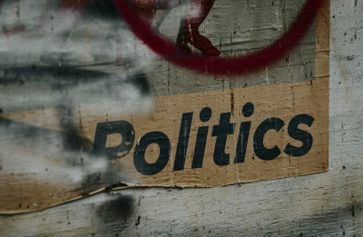 Democrats Need Real Reporters, Not Publicists