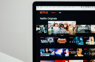 Is Netflix Crumbling?